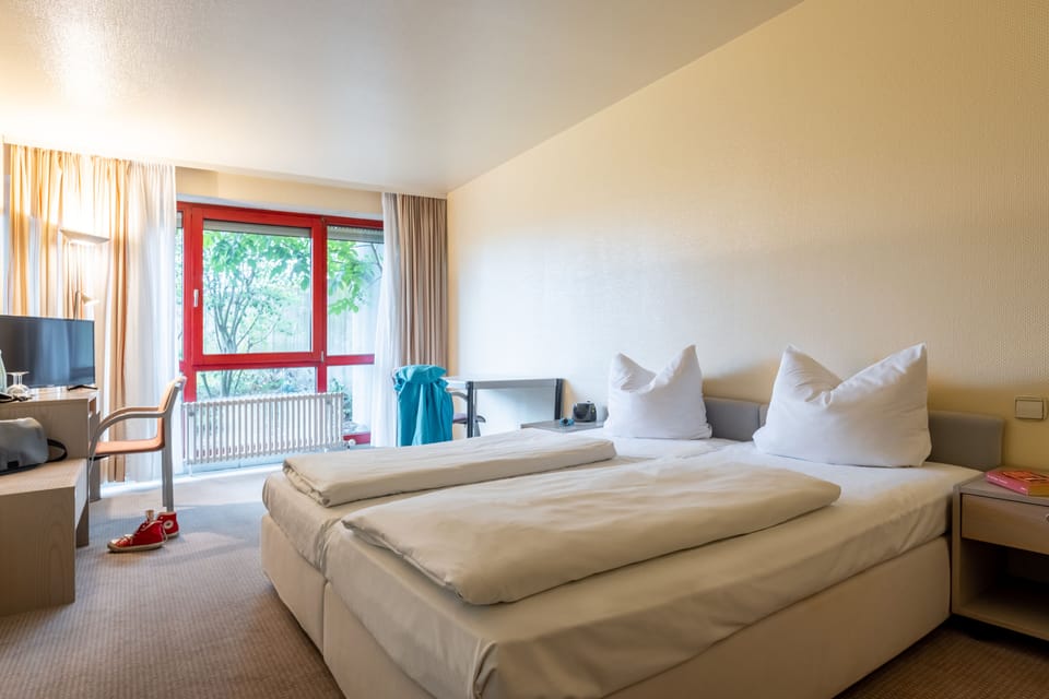 Family Room | Hypo-allergenic bedding, desk, laptop workspace, free WiFi