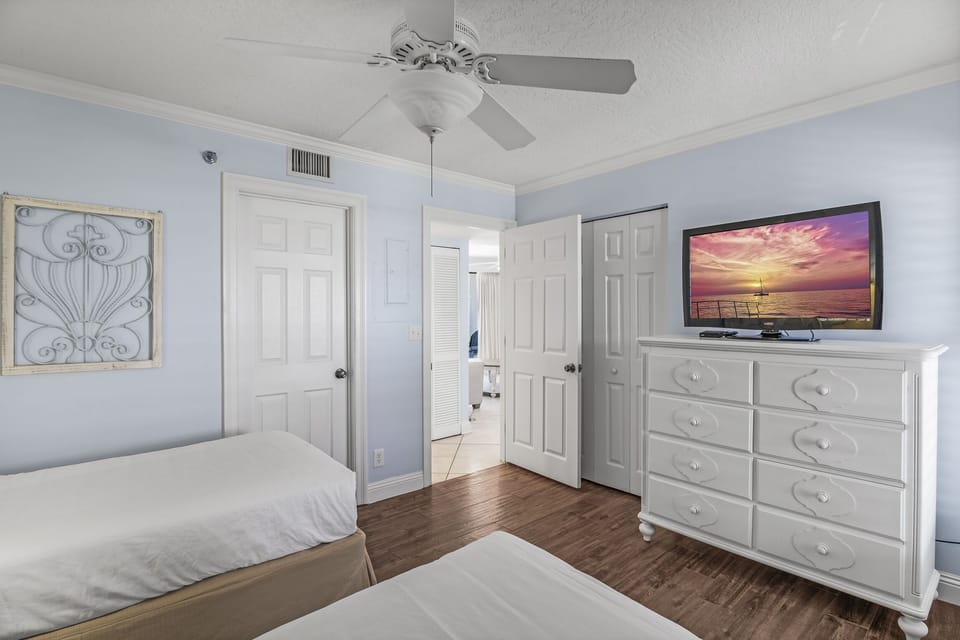 Guest Bedroom, 2 Twins