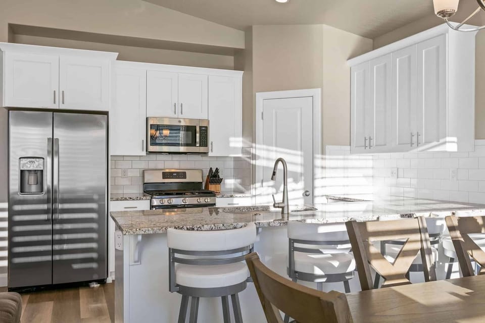 Townhome, 3 Bedrooms | Private kitchen | Fridge, microwave, oven, stovetop