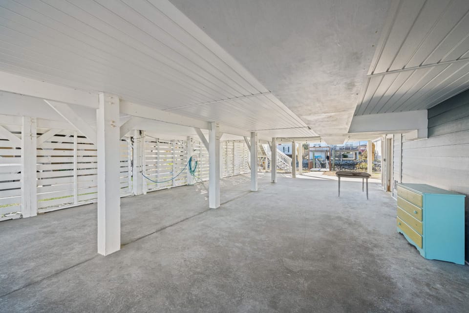 4 parking spaces for you and your guests.