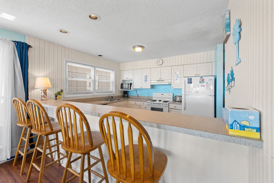This bright and sunny room allows everyone to enjoy a meal together.