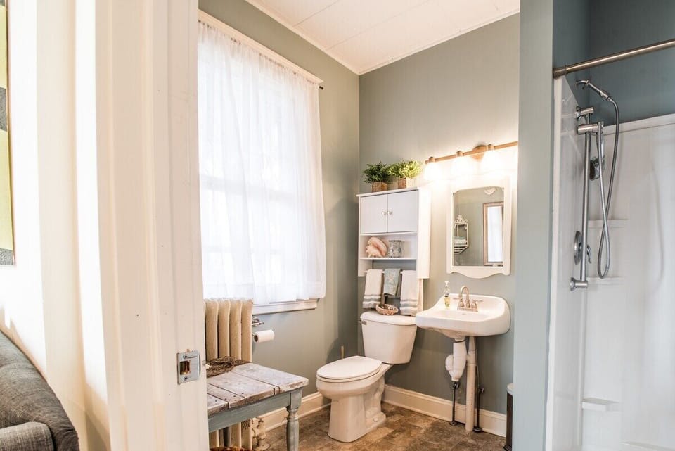 Updated full bath with shower