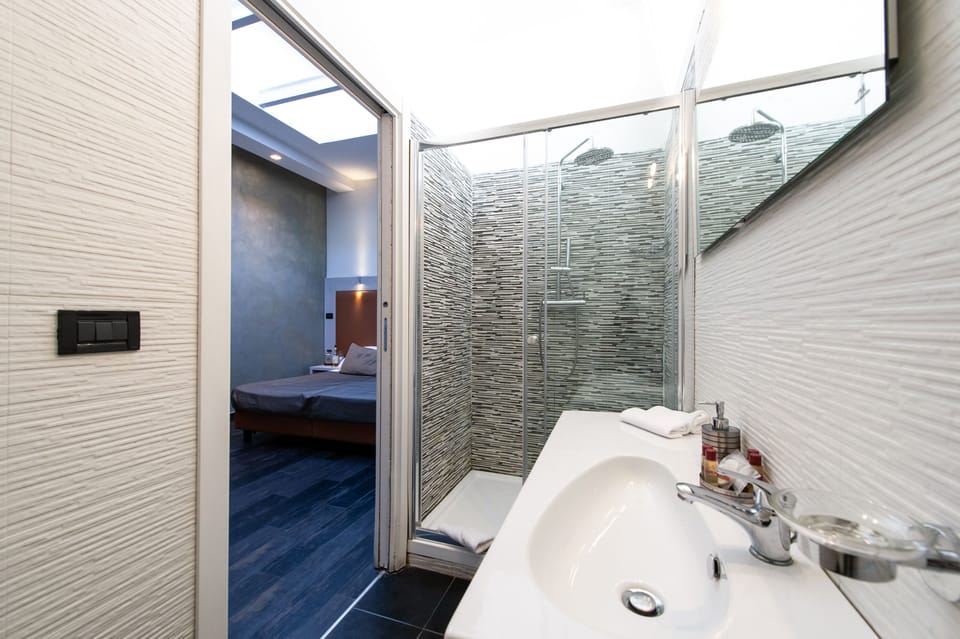 Double or Twin Room | Bathroom shower