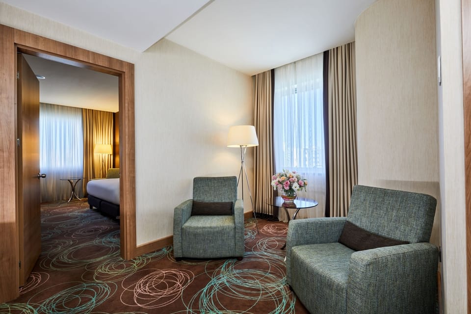 Junior Suite | Minibar, in-room safe, desk, soundproofing