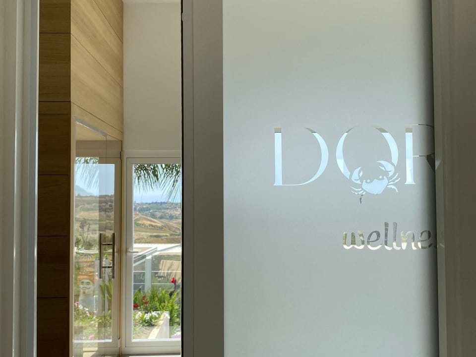 Sauna, hot tub, steam room, Turkish bath, body treatments, mud baths