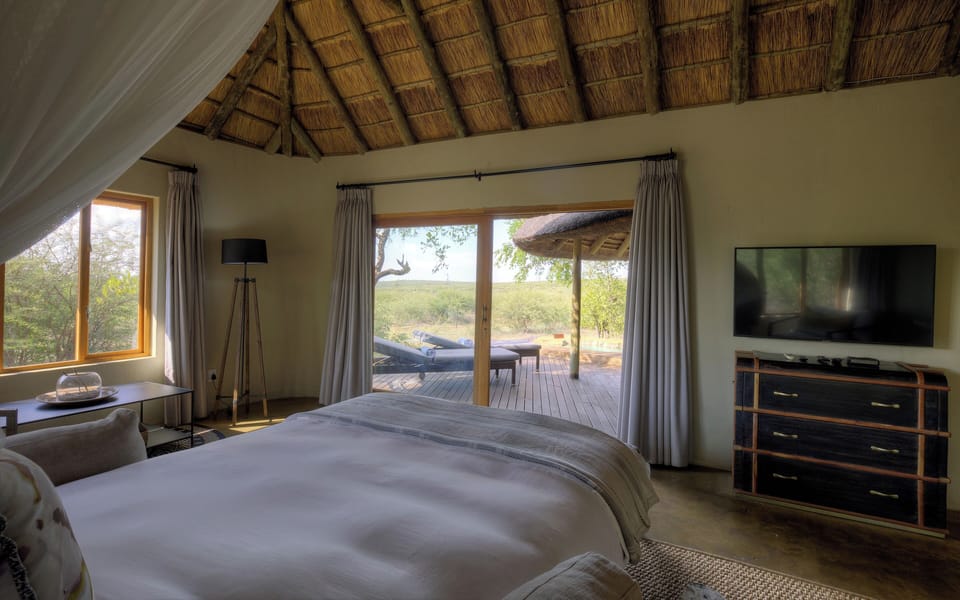 Premium bedding, minibar, in-room safe, iron/ironing board (on request)