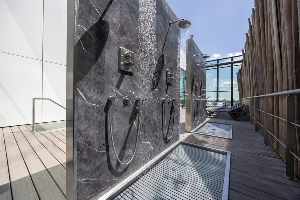 Sauna, hot tub, steam room, 1 treatment room, massages