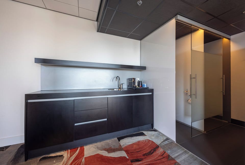 Studio Suite | Bathroom | Shower, towels