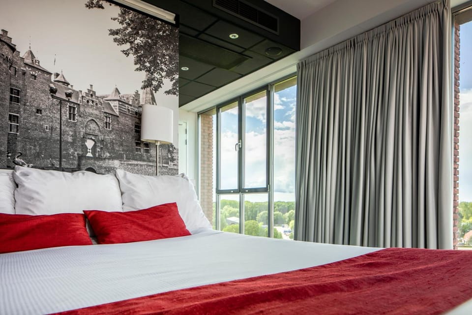 In-room safe, desk, free WiFi, wheelchair access