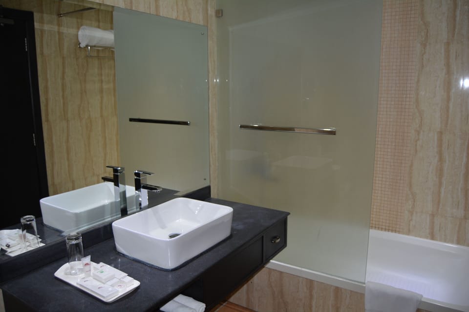 Standard Twin Room, 2 Twin Beds | Bathroom | Combined shower/tub, deep soaking tub, rainfall showerhead