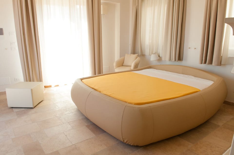 Suite | Minibar, desk, soundproofing, free WiFi