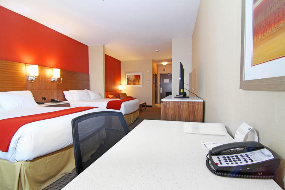 Suite, Multiple Beds | Premium bedding, down comforters, desk, blackout drapes