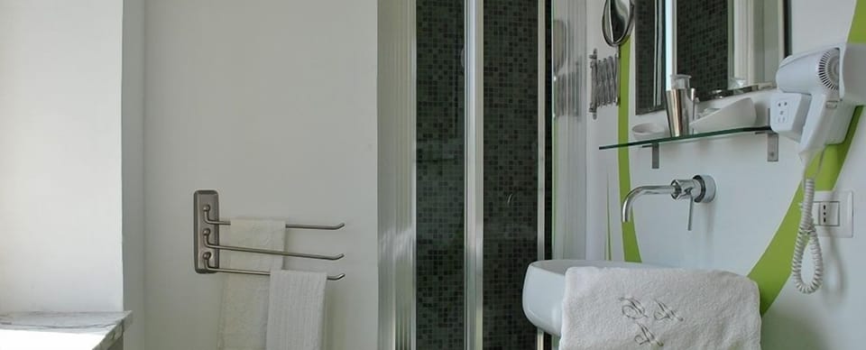 Standard Double Room | Bathroom sink