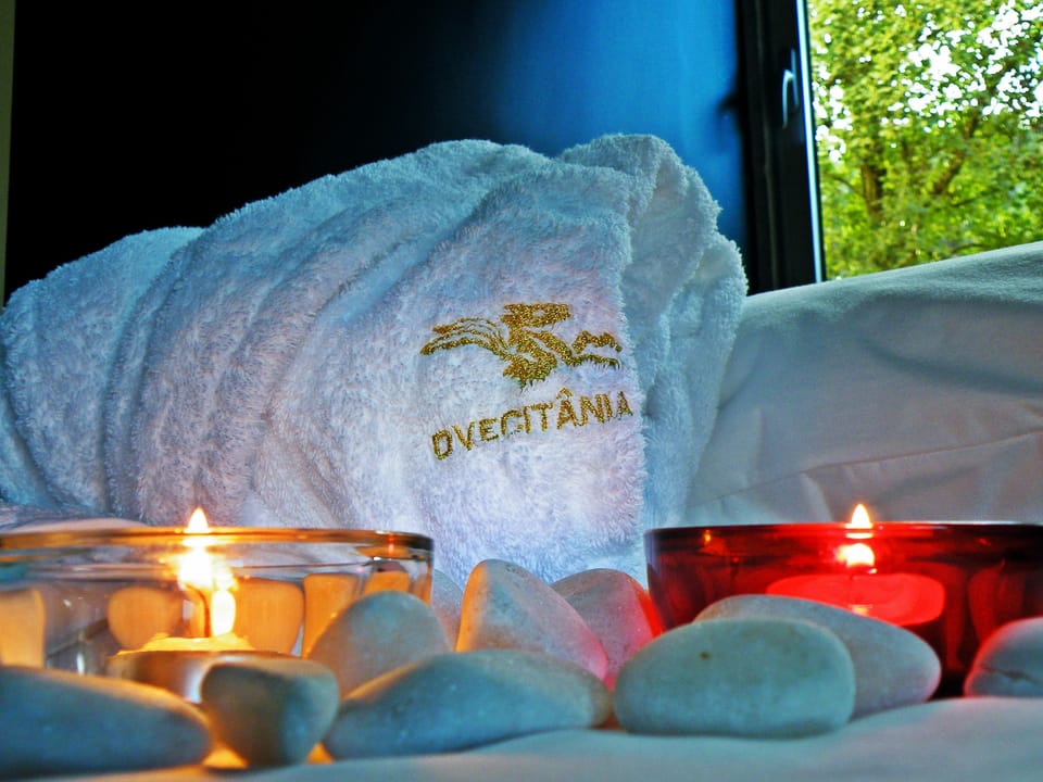 Sauna, hot tub, steam room, Turkish bath, body treatments, aromatherapy