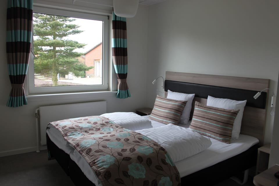 Desk, cribs/infant beds, free WiFi, bed sheets