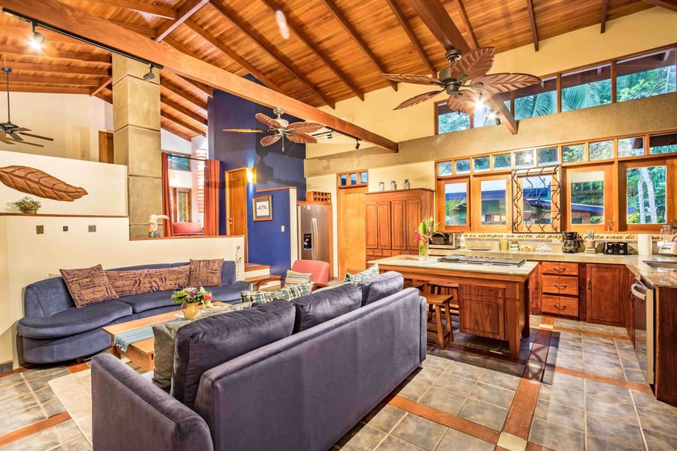 Sonidos Open Living Room