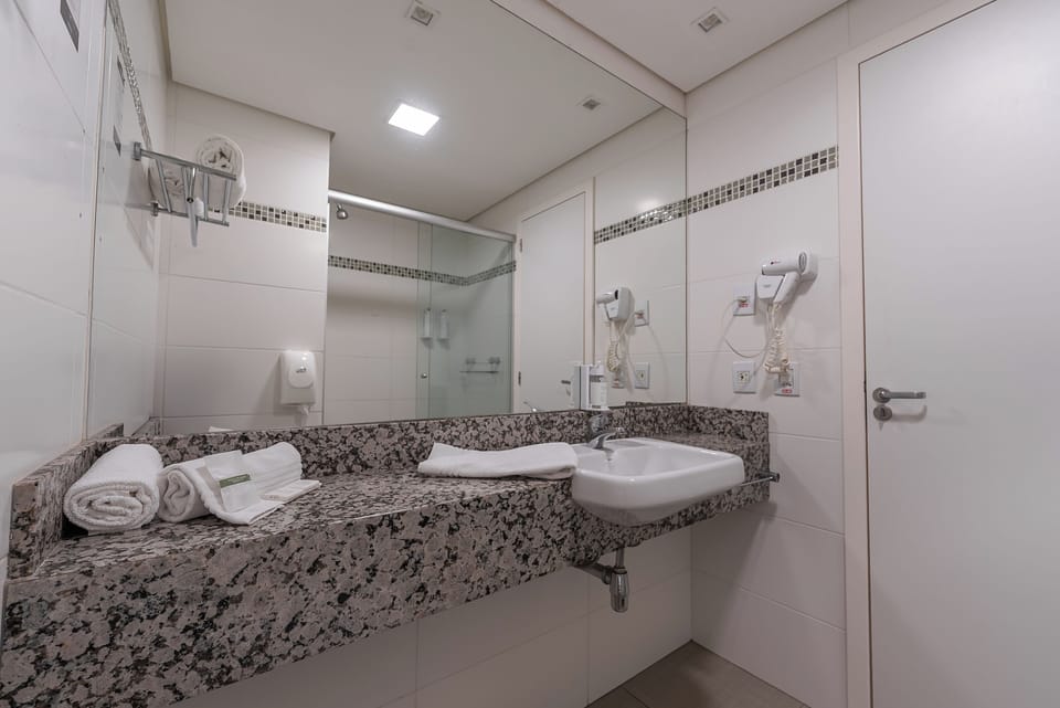 Superior Double Room | Bathroom | Shower, hair dryer, towels, soap