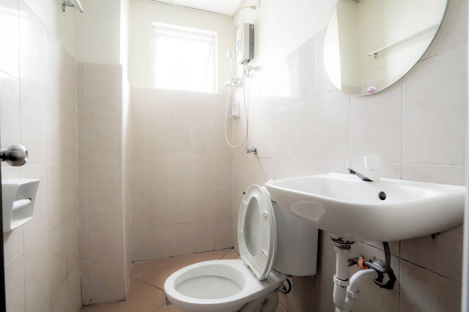 Shower, free toiletries, towels, soap