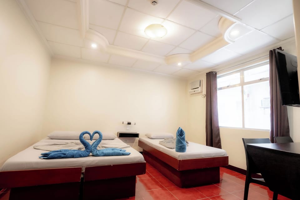 Deluxe Triple Room, Accessible, City View | Desk, bed sheets