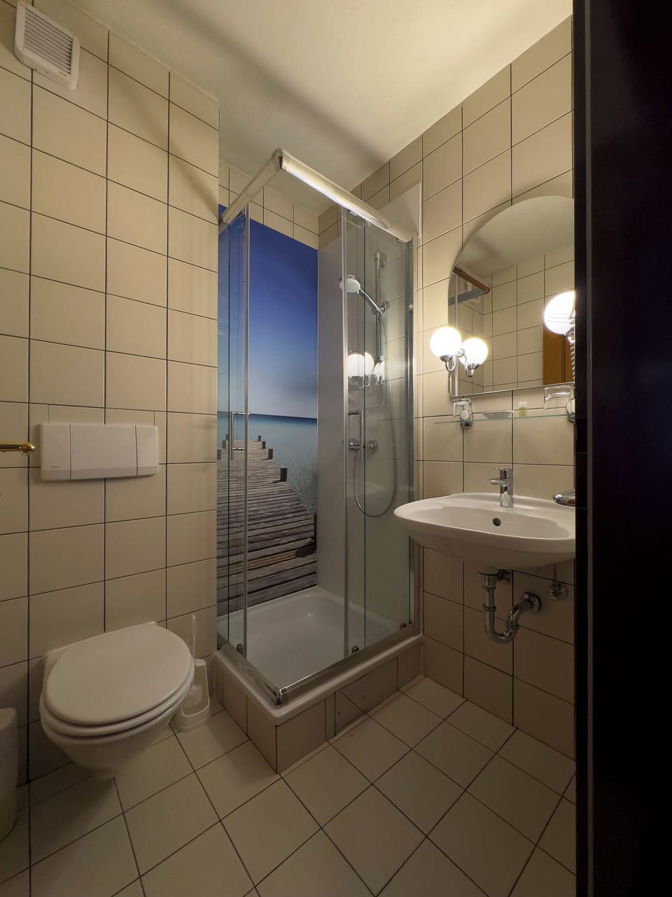 Double Room Single Use | Bathroom | Shower, free toiletries, hair dryer, towels