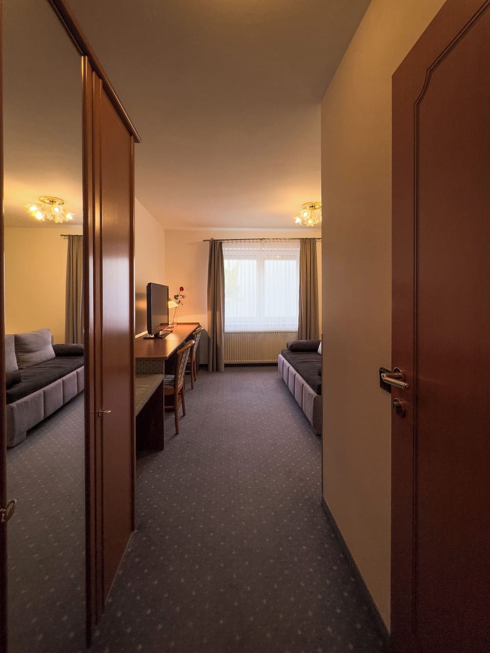 Double Room Single Use | Minibar, in-room safe, desk, blackout drapes