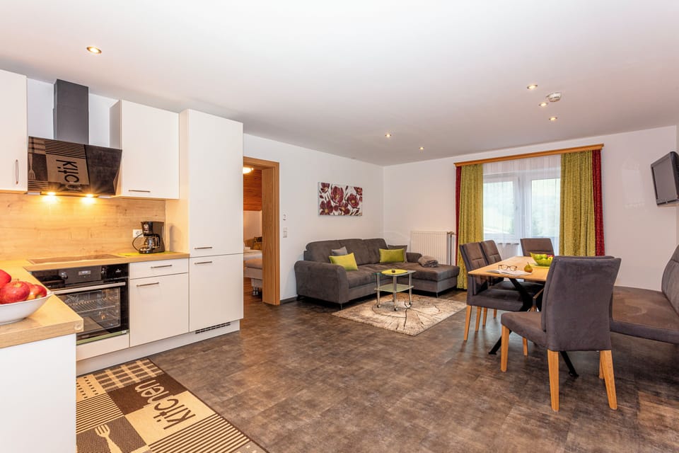 Panoramic Condo, 2 Bedrooms, Balcony, Mountain View (Birkenbluete) | Private kitchen