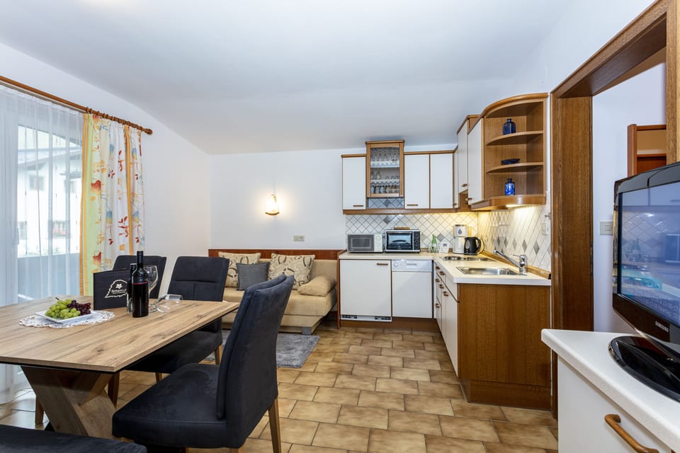 Comfort Condo, 1 Bedroom, Balcony, Mountain View (Birkenblatt) | Private kitchen