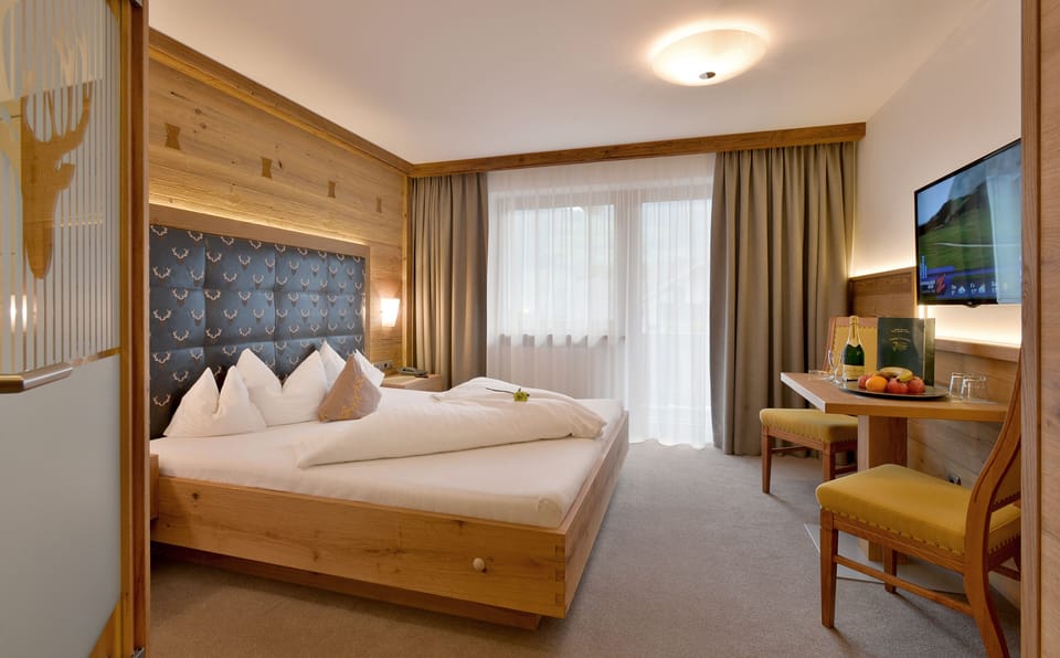 Comfort Double Room, Balcony, Mountain View (Falkennest Tirol) | Premium bedding, down comforters, in-room safe, desk
