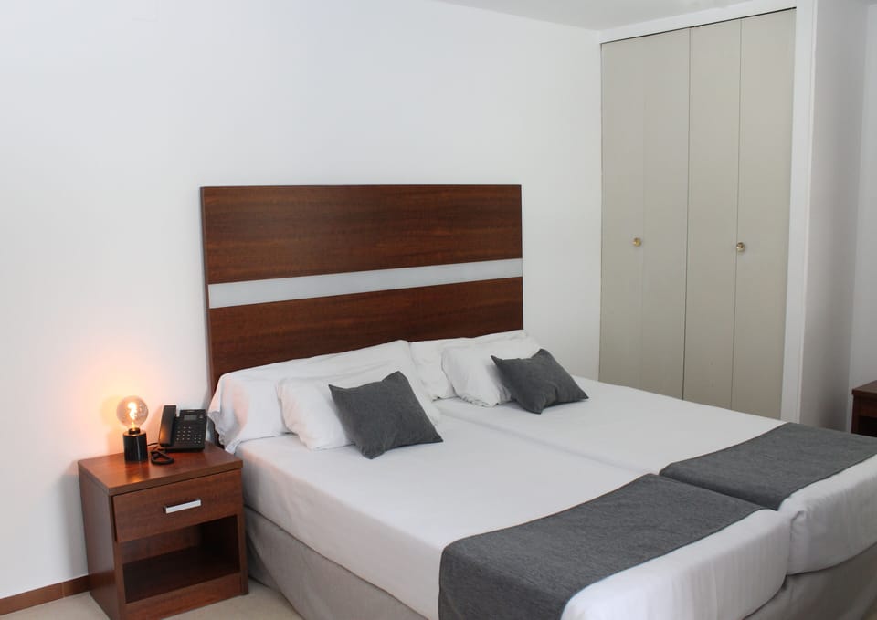 1 bedroom, premium bedding, laptop workspace, bed sheets