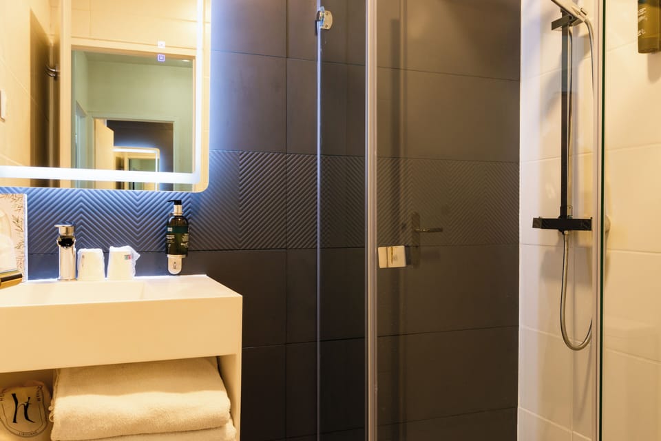 Standard Double Room, 1 Double Bed, Private Bathroom | Bathroom | Shower, free toiletries, hair dryer, towels