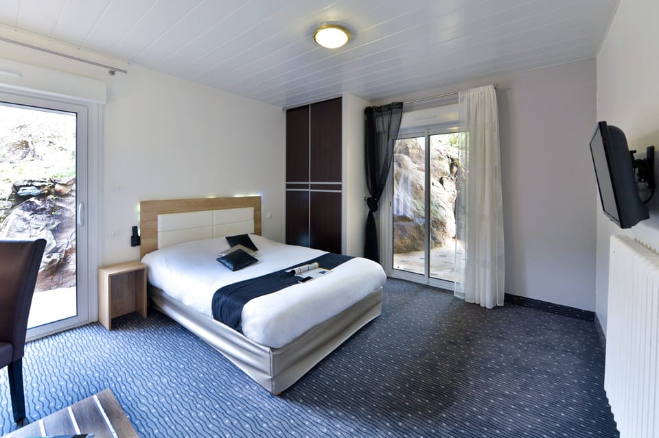 Standard Double Room | In-room safe, desk, blackout drapes, free WiFi