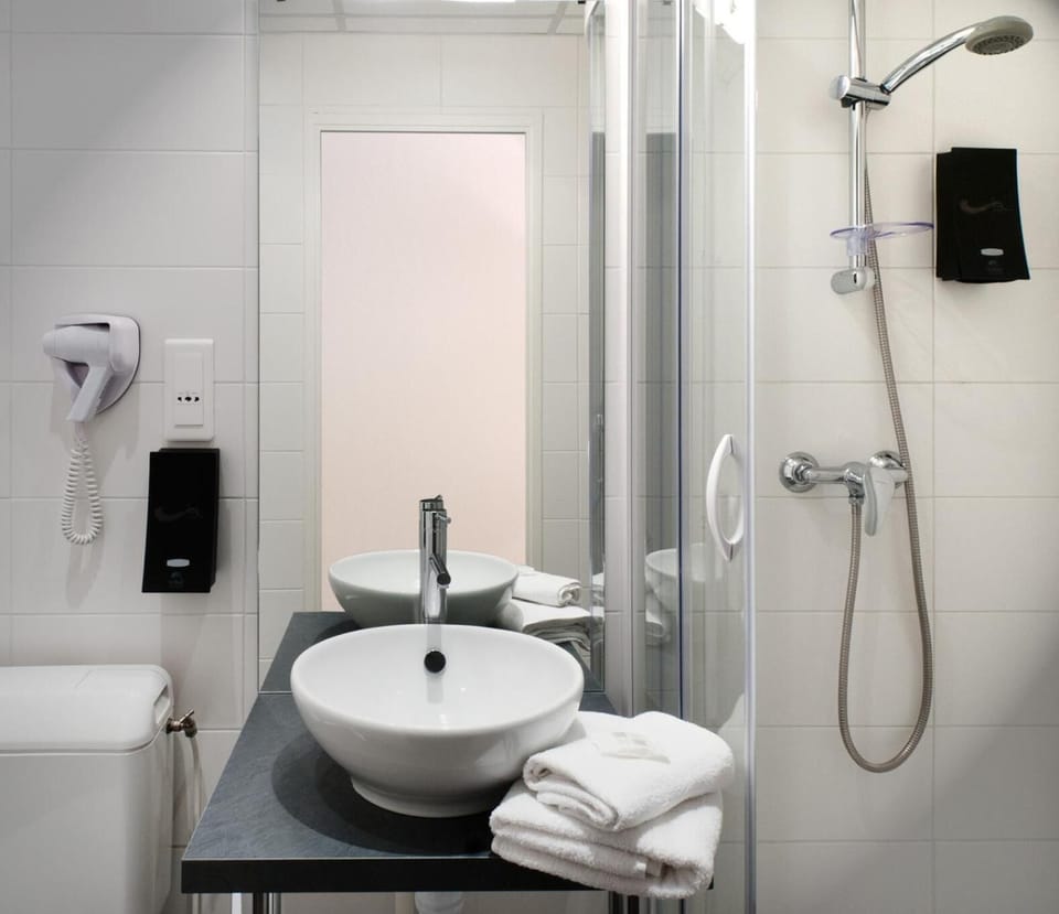 Shower, free toiletries, hair dryer, towels