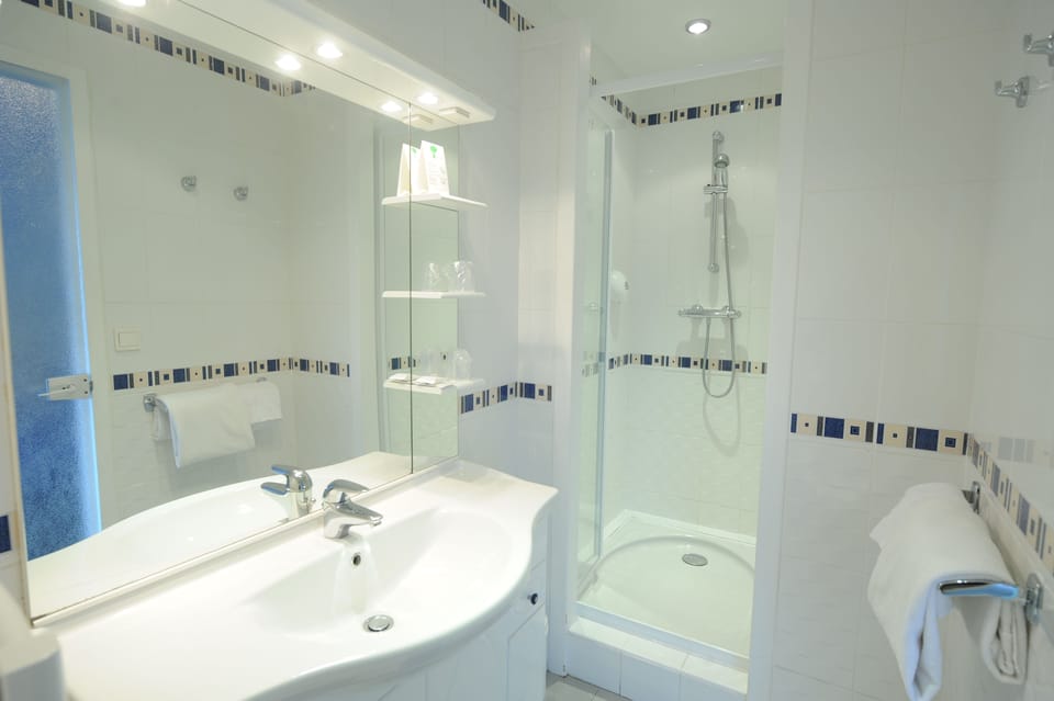 Bathroom shower