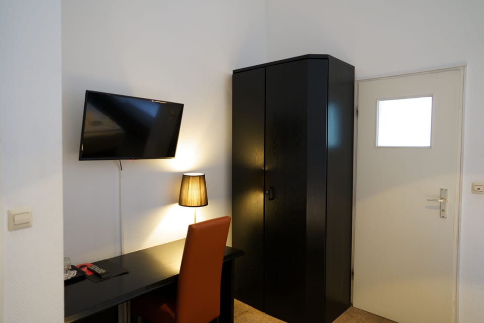 Standard Triple Room | Iron/ironing board, cribs/infant beds, free WiFi, bed sheets