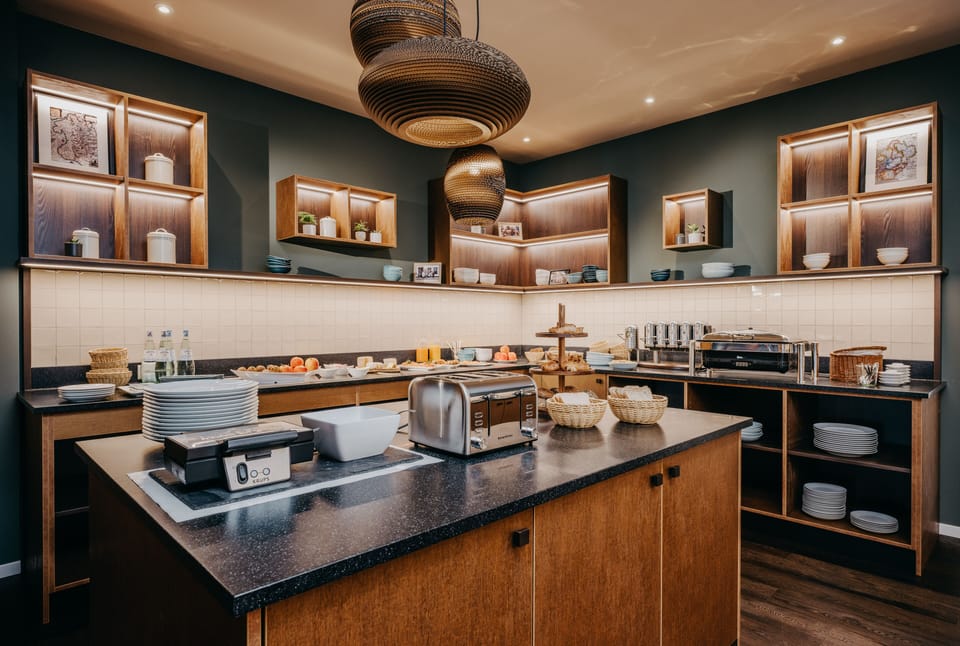 Daily buffet breakfast (EUR 21.50 per person)