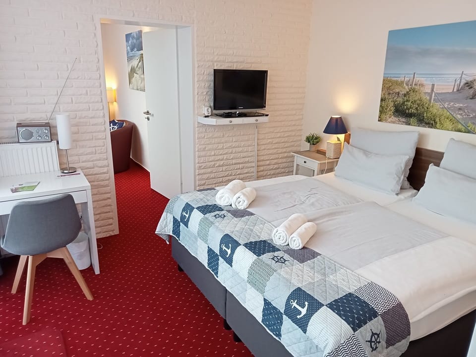 Junior Suite | Premium bedding, blackout drapes, WiFi (free), bed sheets