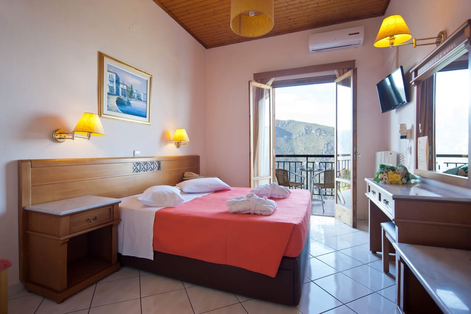 Double or Twin Room (Gorge View) | In-room safe, soundproofing, free cribs/infant beds, free WiFi