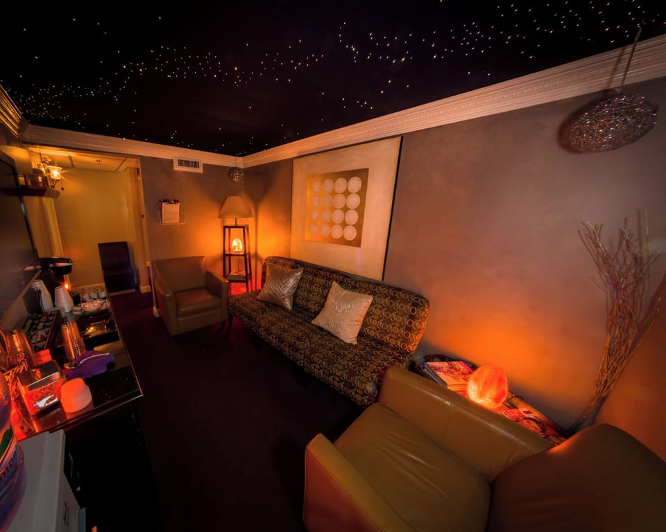 Couples treatment rooms, hot tub, body treatments, hydrotherapy