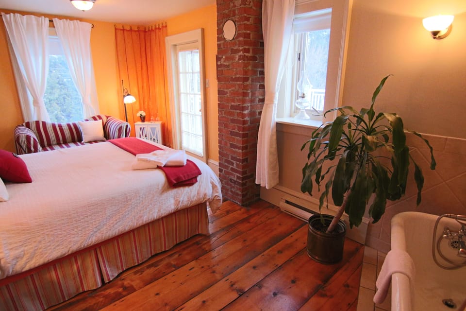 Superior Room, 1 Queen Bed, Balcony, Garden View (Somptueuse) | Down comforters, individually decorated, individually furnished