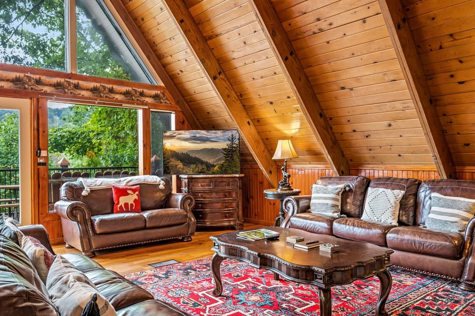 Grand Pinnacle's cozy living area