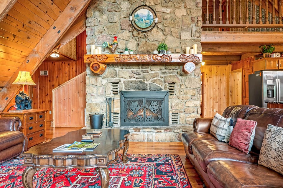 Grand Pinnacle's cozy living area