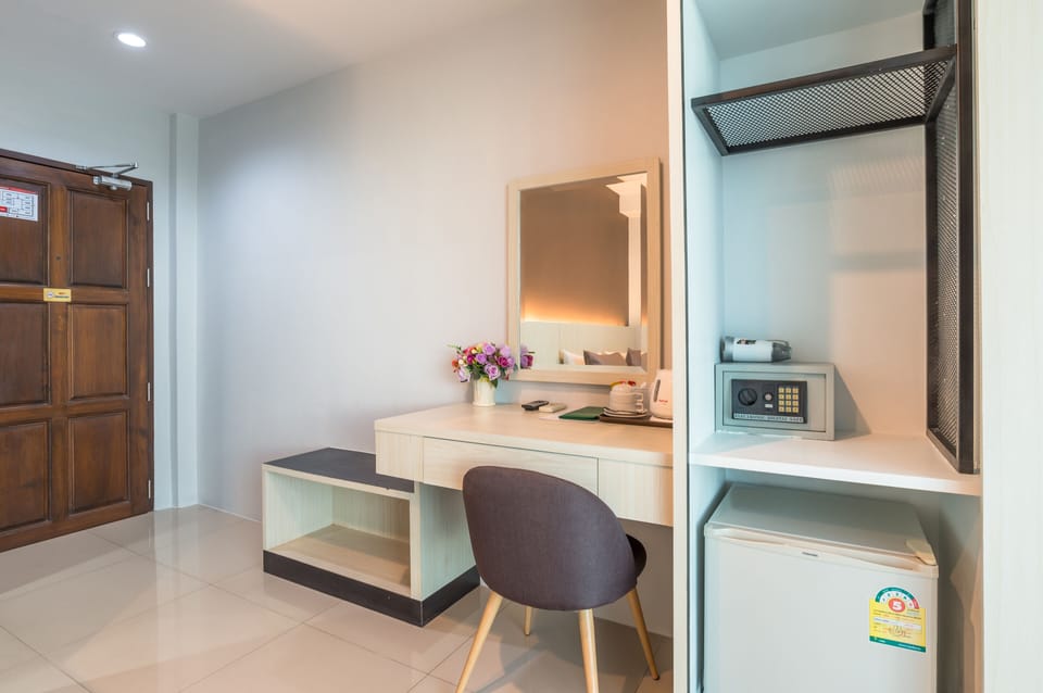Deluxe Double Room, Balcony | Free minibar, in-room safe, desk, rollaway beds