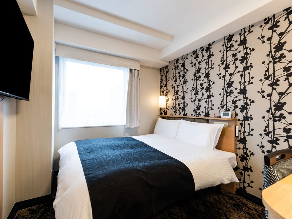Down comforters, desk, soundproofing, WiFi (free)