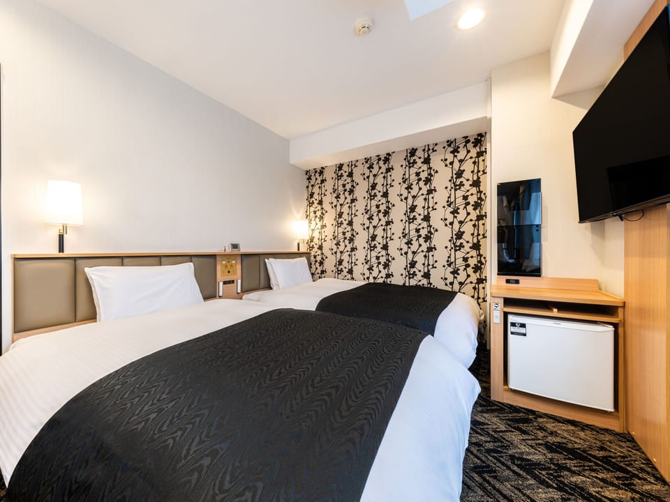Down comforters, desk, soundproofing, WiFi (free)