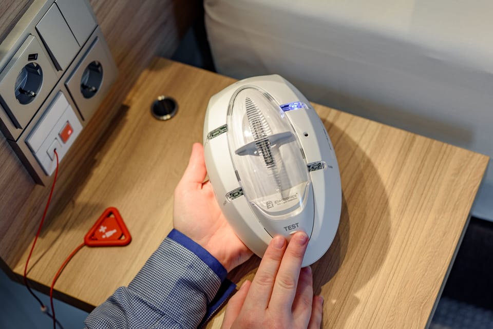 Standard Room, 1 Queen Bed, Accessible | Hypo-allergenic bedding, in-room safe, desk, laptop workspace