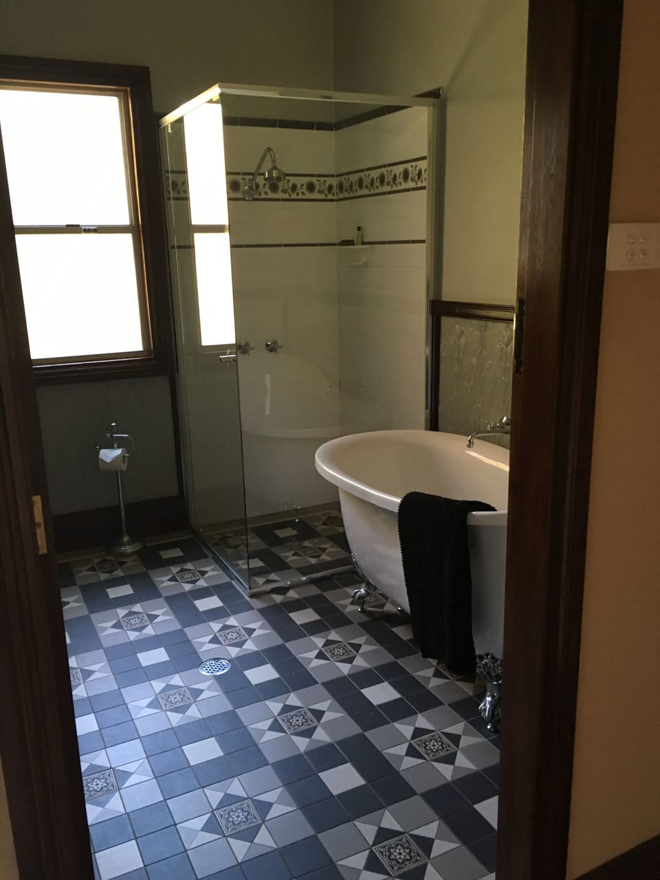 Main Bathroom 