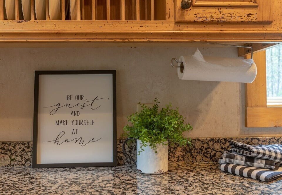 Homey touches throughout the cabin.