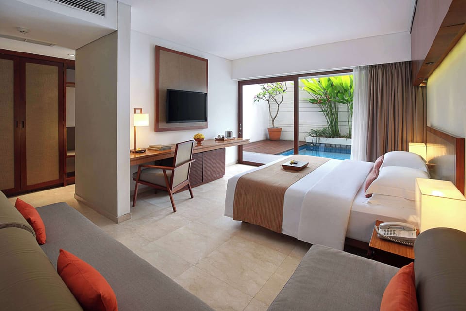Premium bedding, minibar, in-room safe, desk