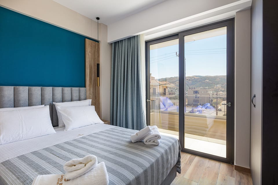 Suite | Premium bedding, individually decorated, individually furnished