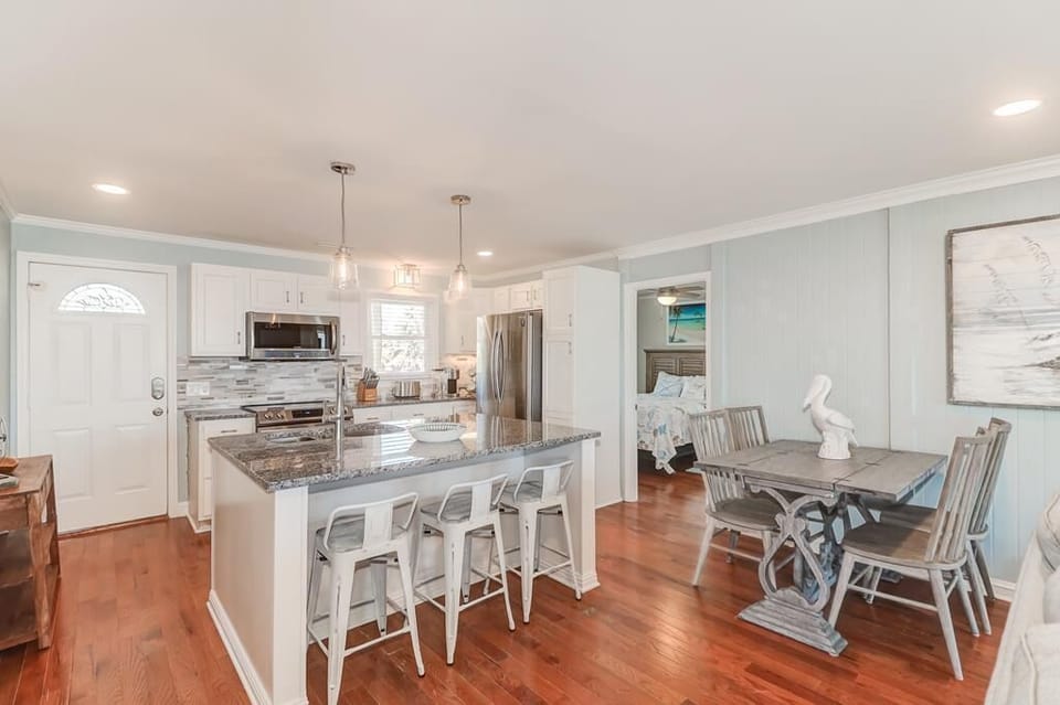 Kitchen & Dining Area